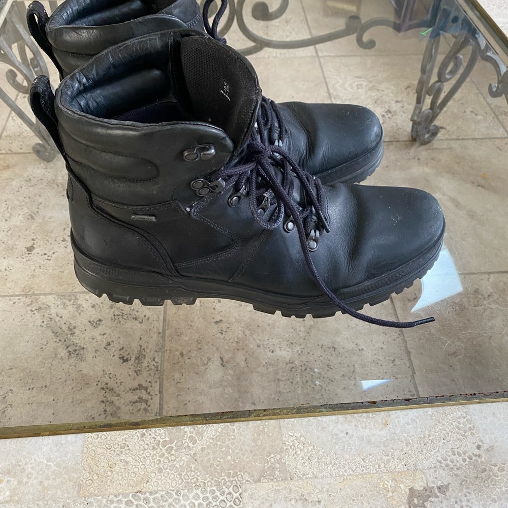 ecco mens boots on sale
